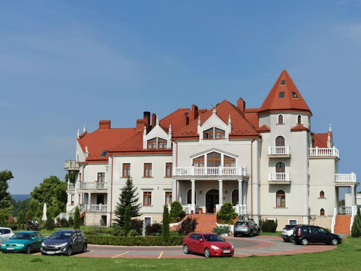 Palac Koronny Noclegi & Wypoczynek Wodzisław المظهر الخارجي الصورة